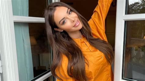 Nabilla Benattia Accus E Davoir Eu Recours Une Liposuccion Elle