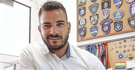 Ο Μιχάλης Λώλης μιλά για τη ζωή του ως ανοιχτά gay αστυνομικός στην