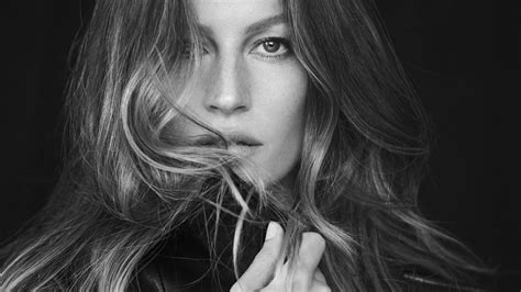 Gisele Bündchen Signs With CAA Fashion