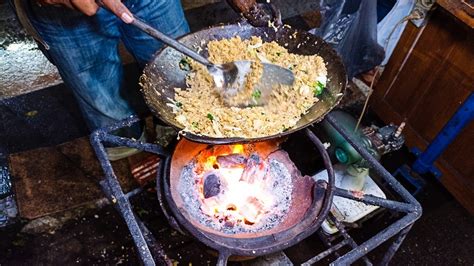 MASAKNYA MASIH PAKAI ANGLO ARANG BAPAK INI JUALAN NASI GORENG JAWA