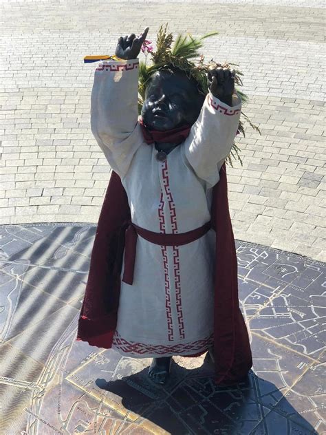 Малюків-засновників Києва одягнули у князівські шати. ФОТО - Вечірній Київ