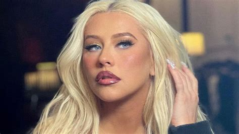 Christina Aguilera 42 Shows Off Incredible Curves In Figure Hugging