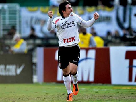 William Marca Duas Vezes E Corinthians Vence O Flu Pelo Brasileir O