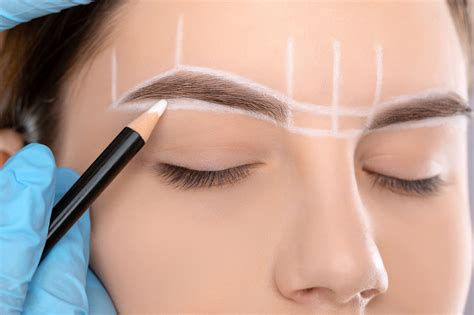 Cejas hiperrealistas la tendencia imperfecta que destronará al