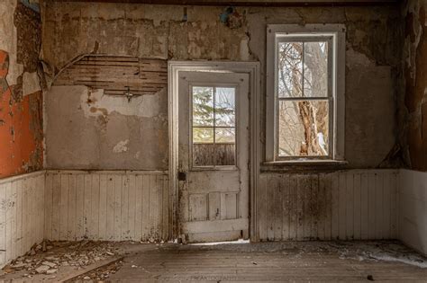 Inside An Abandoned Farmhouse Ontario Canada Oc 2048x1365 R