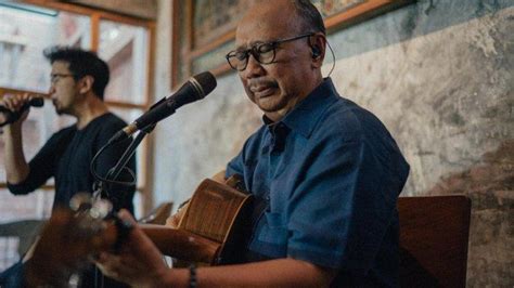 Chord Titip Rindu Buat Ayah - Ebiet G Ade, Ayah dalam Hening Sepi Kurindu - TribunNews.com