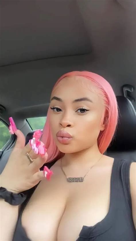 Her Big Tits Scrolller