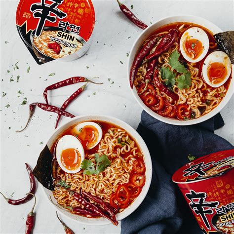 Nongshim Shin Ramyun Hot Instant Spicy Beef Ramen Noodle Soup Cup 2