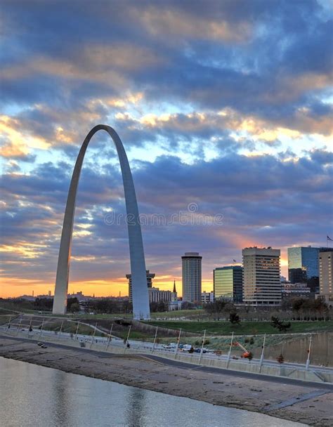 St Louis Missouri Skyline And The Gateway Arch Editorial Stock Image