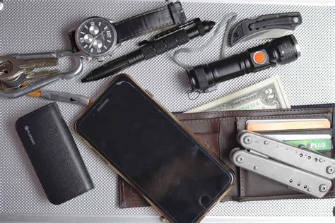 Everyday Carry Gear 36 EDC Essentials To Always Have On You Survival