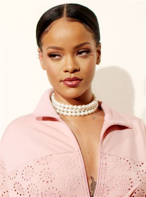 Why Is Rihanna Naked With Her Niece Rihanna Rihanna Love Rihanna Outfits