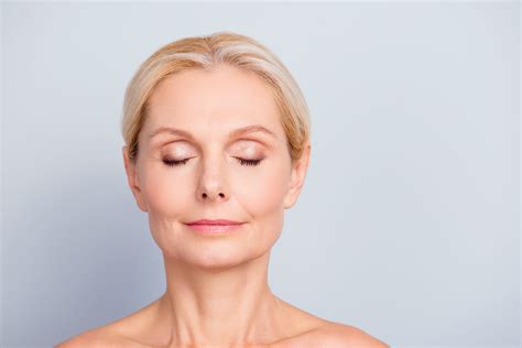 Relax Neck Bands Wrinkles Safely With Botulinum Toxin