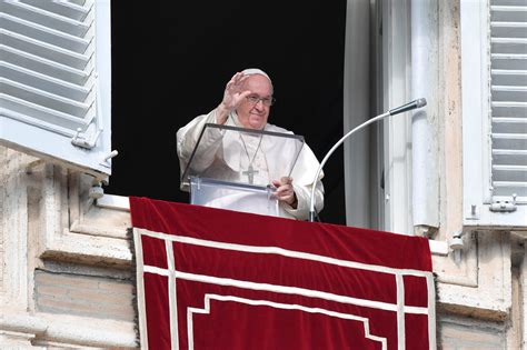 Mort de Benoît XVI le pape François rend hommage au fidèle serviteur