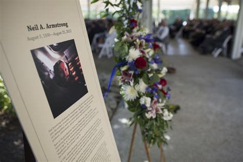 Neil Armstrong Funeral: Hundreds Pay Tribute to Reluctant Hero [SLIDESHOW]