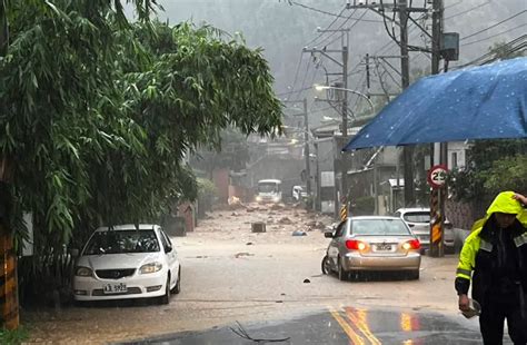 午後強降雨釀新店土石流坍方 道路受損雙線道受阻 社會萬象 要聞 Nownews今日新聞