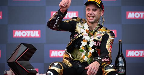 SBK 2022 Un Ritratto Di Alvaro Bautista Seduto Al Tavolo Con Max