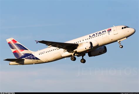 CC BAD Airbus A320 233 LATAM Airlines Leandro Luiz Pilch JetPhotos