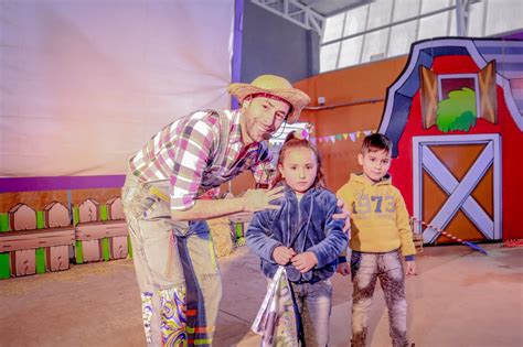 Ansl El Show De La Vaca Lola” Llegó Al Barrio Eva Perón