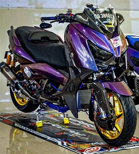 Potret Modifikasi Yamaha Xmax Pakai Skin Mencolok Lebih Hedon