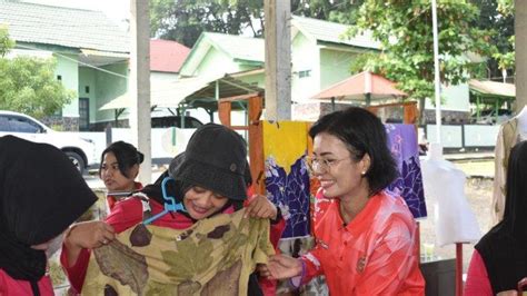 Persit Chandra Kirana Halmahera Selatan Perkenalkan Hasil Kerajinan