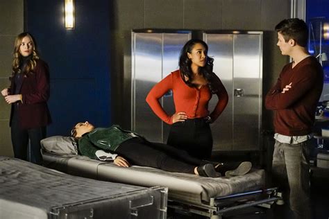 The Flash Barry And Iris Travel Into Noras Memories In New Photos From