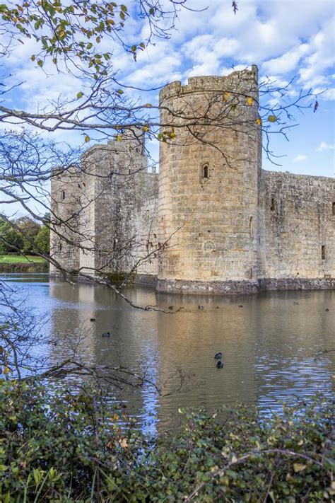 Castillo De Bodiam Con Aguas De La Fosa Imagen De Archivo Imagen De