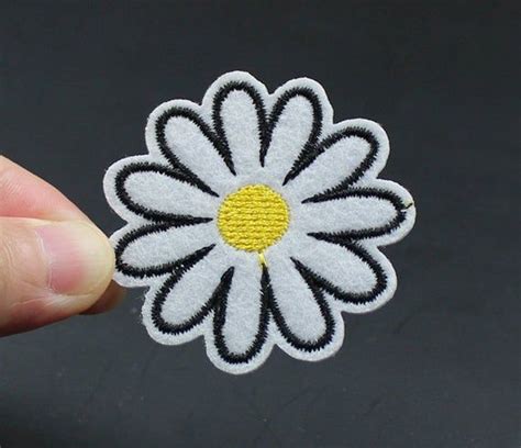 Daisy Flower Iron On Patch Embroidered Patch 4 8x4 8cm Ph283 Etsy Embroidered Patches Iron