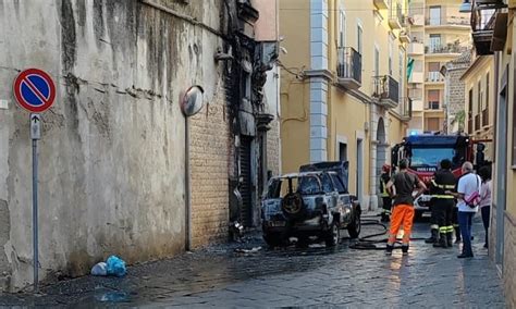 La Foto Auto Distrutta Dalle Fiamme In Via Roma Casertace