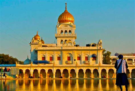 Gurudwara Bangla Sahib, Delhi - Langar Timings, Architecture