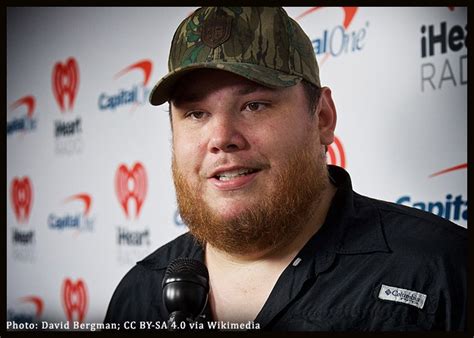 Luke Combs Earns Th No On Billboard S Country Airplay Chart With