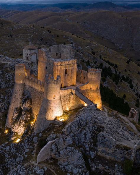 Rocca Calascio, Abruzzo, Italy : r/castles