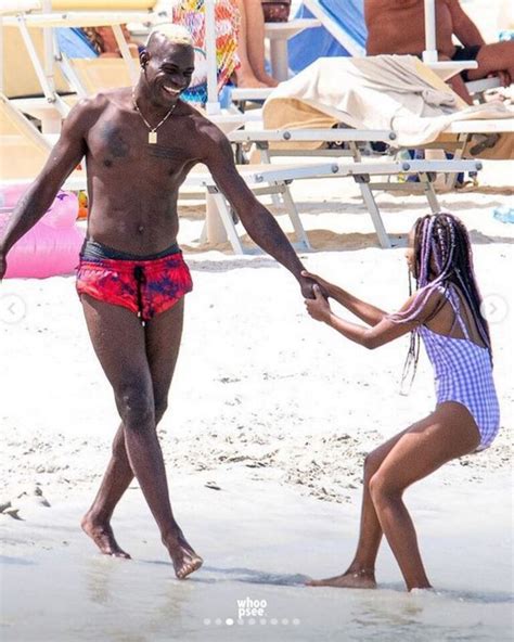 Mario Balotelli Figlia Pia Cresciuta Ha Fatto La Comunione