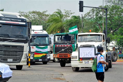 Caravana De Camiones Marca Vig Simo D A De Huelga En Santa Cruz Jornada