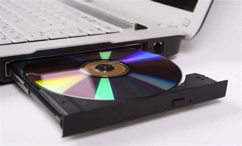 Cómo reparar el reproductor de mi PC si no reconoce o no vacía un CD o