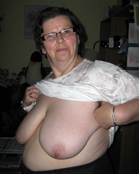Older Housewives Posing Unconcealed Granny Pussy
