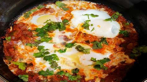 Easy Shakshuka Recipe Poached Egg In Tomato Sauce Best Breakfast