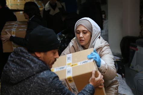 Edremitliler Depremzedeler I In Tek Y Rek Oldu Insan Zinciri Olu Turdu