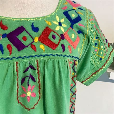 Vintage Mexican Embroidered Tunic Top S Floral Gem