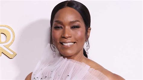 9 1 1 Star Angela Bassett S Jaw Dropping New Appearance Has Fans Saying The Same Thing Hello