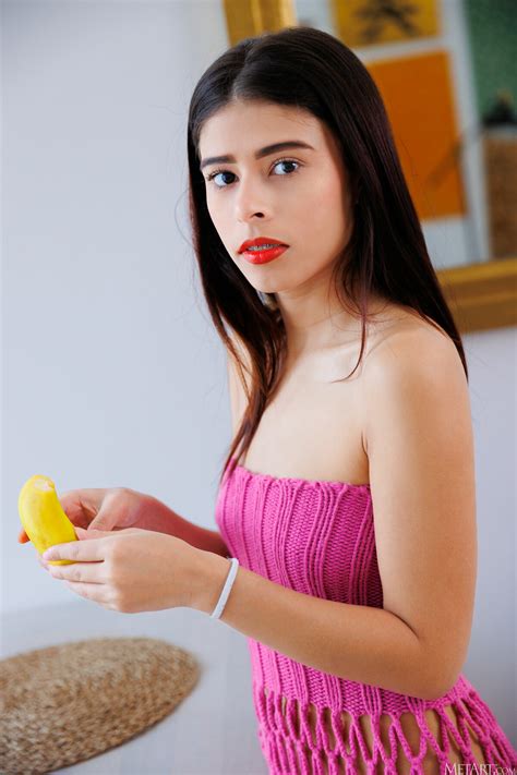 Mell Blanca Nude In Scarlet Lips At Metart Hunter