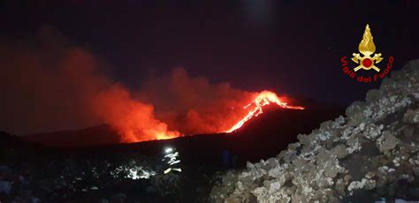 Etna Vulcano Inquieto Nuovo Parossismo Notturno E Cenere Live Sicilia