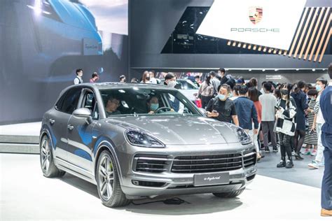 Porsche records sales decline in China • Table.Media