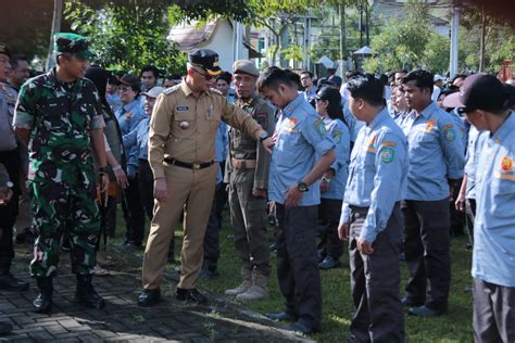 Satlinmas Kota Singkawang Apel Bersama Pj Wako Singkawang Jelang Pemilu