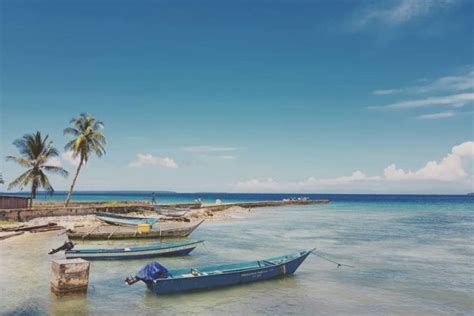 10 Potret Pantai Bosnik, Kepingan Surga di Indonesia Timur