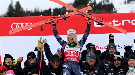 Mikaela Shiffrin Skiing Slalom