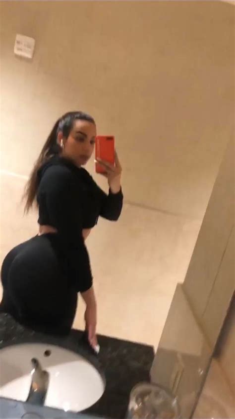 Pin By Babe Lemin On Hannah Madani Mirror Selfie Selfie Snapchat