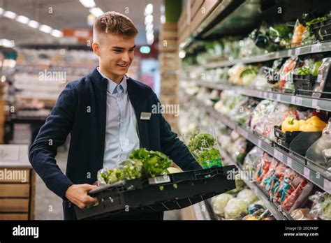 Store Employee Stocking Shelves Hi Res Stock Photography And Images Alamy