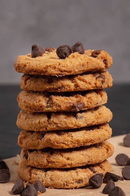 Deliciosas Galletas Con Arreglo De Chispas De Chocolate Foto Premium