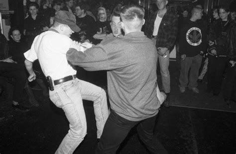 Category:Pogo (dance) - Wikimedia Commons