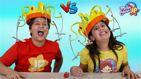 Maria Clara e JP fazem um desafio divertido - Pretend Play CHOW CROWN ...